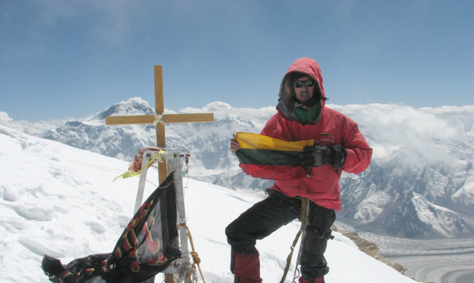 Ernestas Markšaitis kalno Chan Tengri (Tian Šanis, 7010 m) viršūnėje
