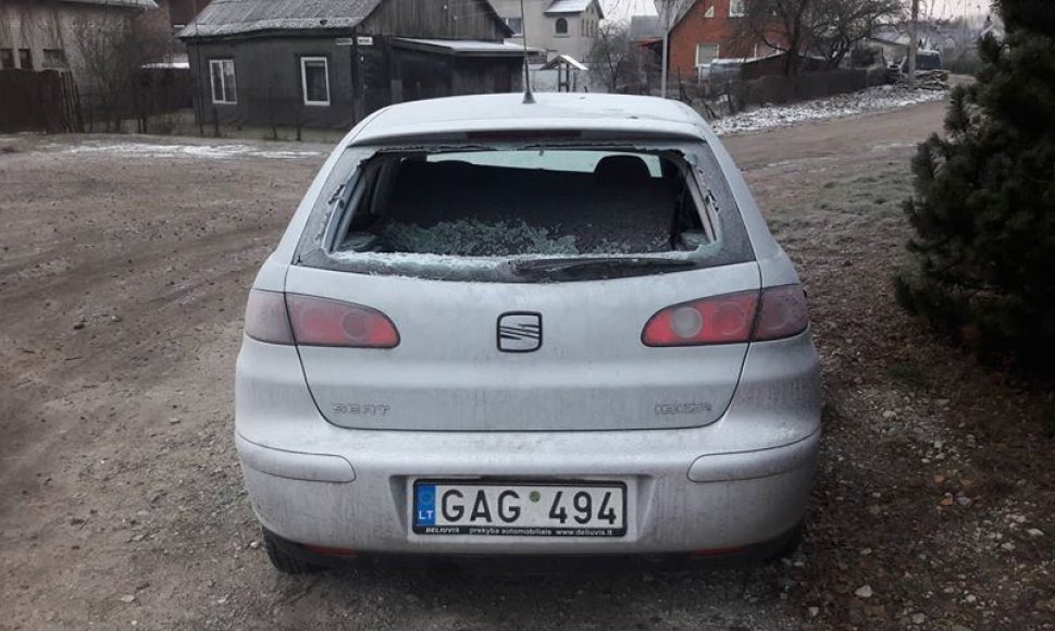 Kaune be priežiūros paliktas automobilis