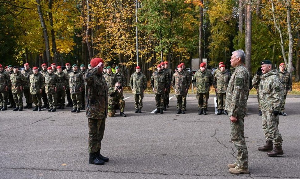 Prezidentas Gitanas Nausėda lanko Lietuvoje dislokuotus Vokietijos kariuomenės brigados štabo ir bataliono karius