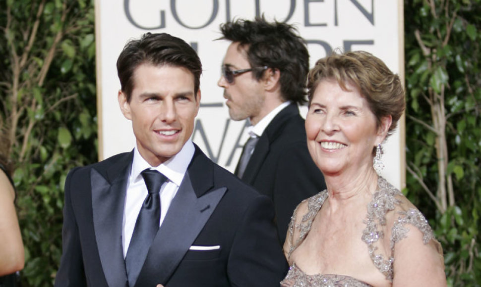 Tomas Cruise'as su mama Mary Lee South „Auksinių gaublių“ apdovanojimuose 2009 metais