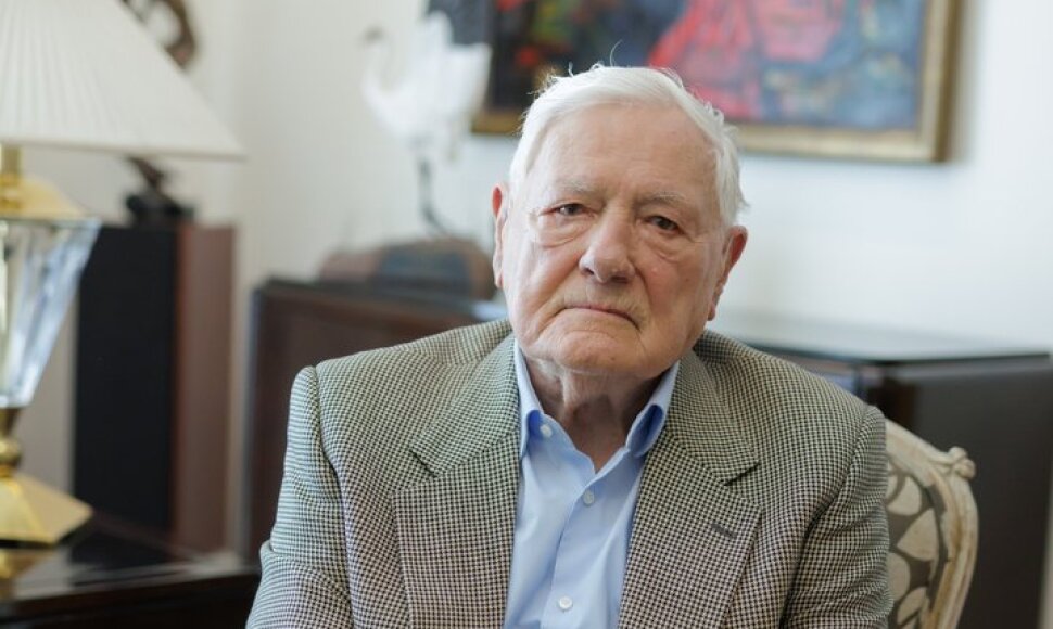 Valdas Adamkus savo namuose