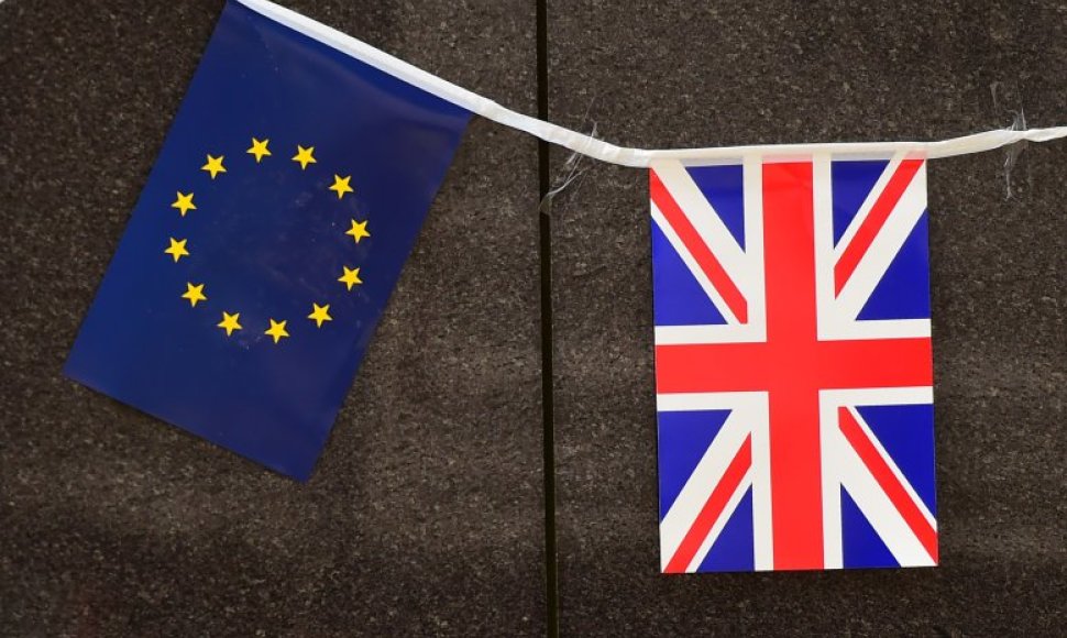 ES ir Didžiosios Britanijos vėliavos