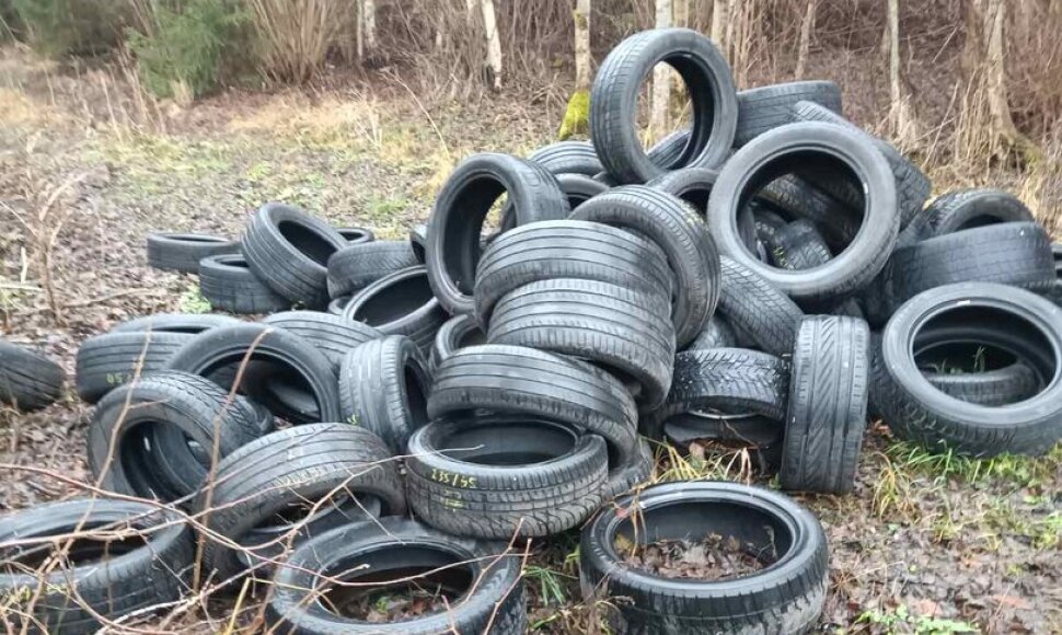 Gruzdžių girininkijoje i&scaron;mestos padangos