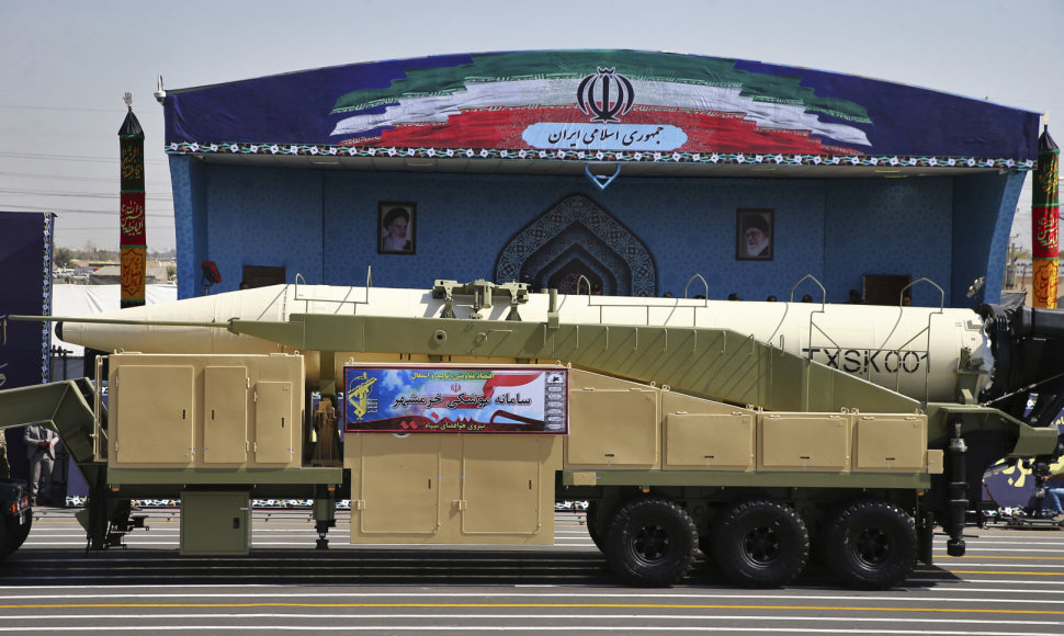 Penktadienį raketa „Khoramshahr“ buvo viešai pademonstruota per paradą.