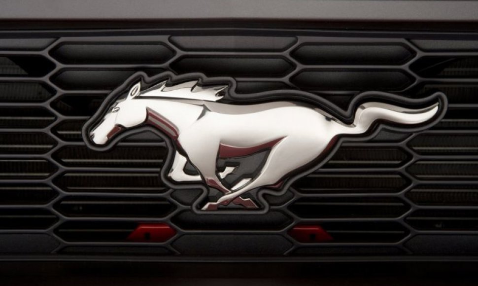 Subtiliai atnaujintas „Ford Mustang“