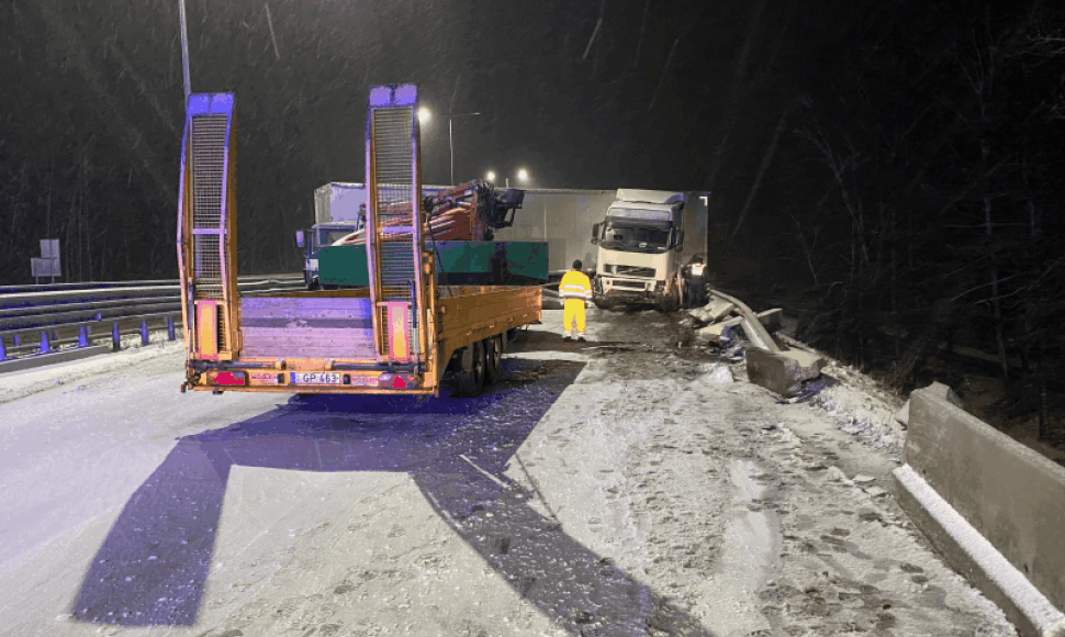 Eismo įvykis kelyje Kaunas–Vilnius