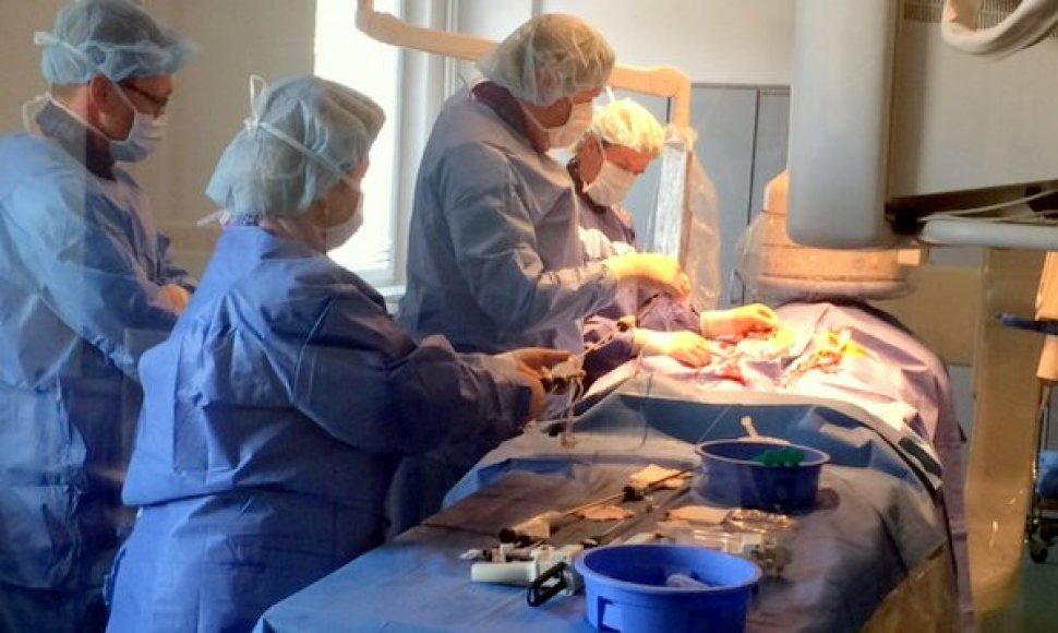 Respublikinėje Panevėžio ligoninėje 76 metų vyrui implantuota naujos kartos dirbtinė aorta.