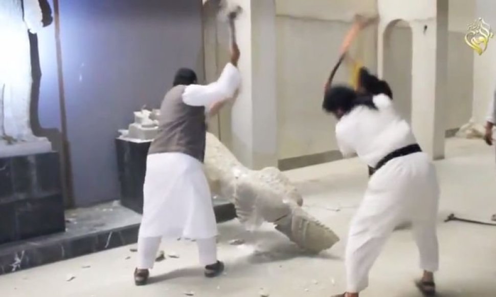 IS džihadistai naikina istorines skulptūras