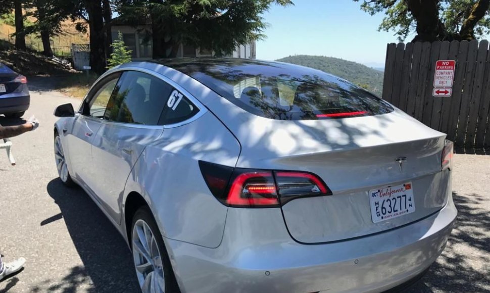 „Tesla Model 3“ 