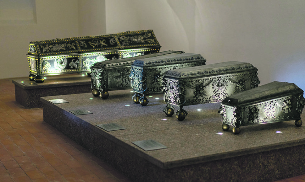 Vykdant projektą, praėjusių metų rudenį, po restauravimo darbų, kunigaikščių Radvilų sarkofagai grįžo į suremontuotą ir jų laikymui pritaikytą mauzoliejų Kėdainių evangelikų reformatų bažnyčioje