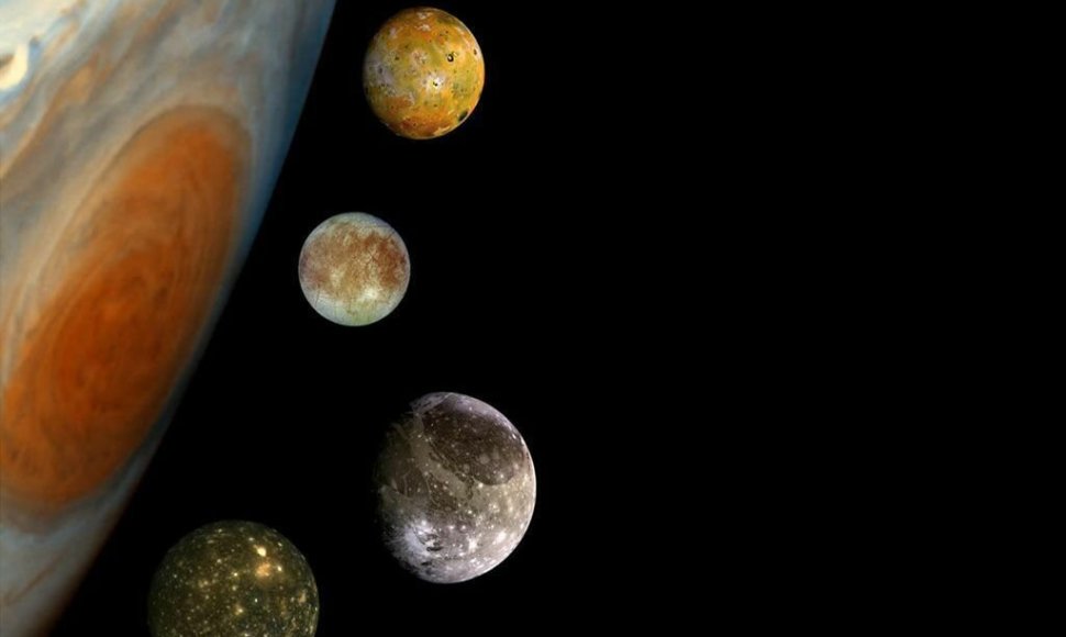 Šiame montaže – pagrindiniai Jupiterio palydovai (iš viršaus į apačią) – Ija, Europa, Ganimedas, Kalista