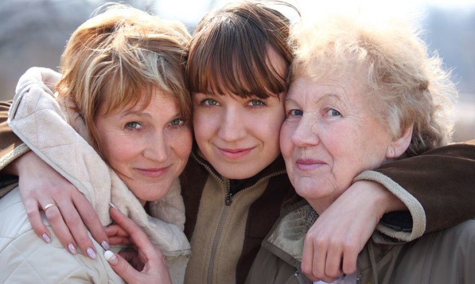 Vyresnės moterys daugiau keliauja su savo dukromis ir anūkėmis