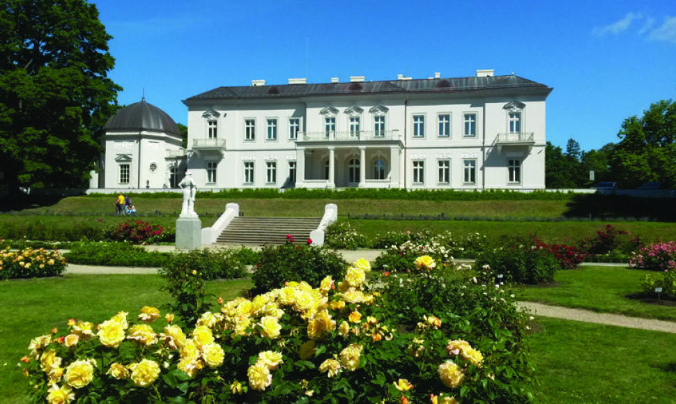 Palangos Gintaro muziejus turės vardinius rožynus S.Sondeckiui, L.Noreikai ir J.Marcinkevičiui.