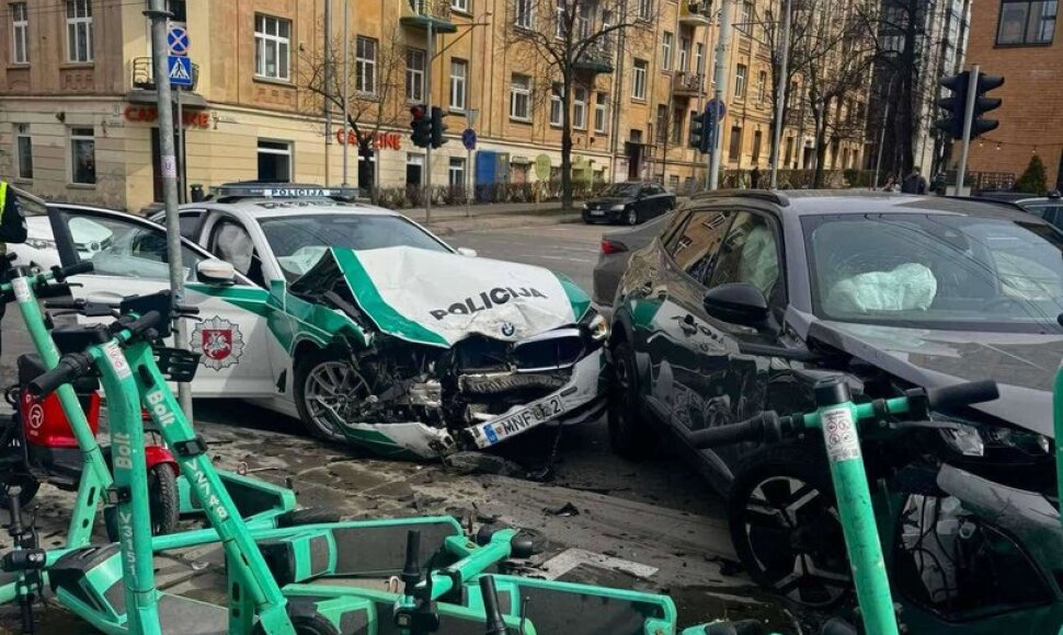 Į avariją pateko policininkų BMW