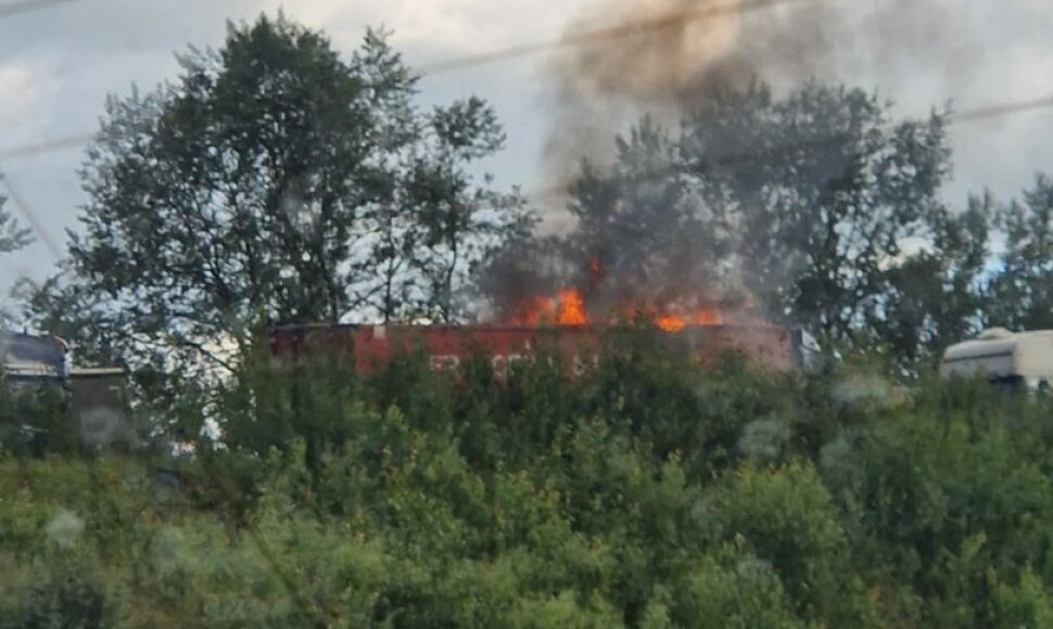 Dega sunkvežimio priekaba