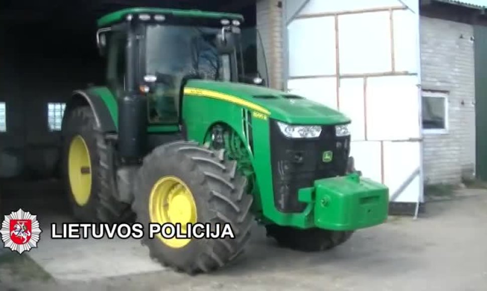 lietuviai-itariami-is-svedu-nuvare-traktorius-uz-puse-milijono-euru