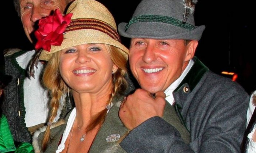 Michaelis Schumacheris su žmona Corinna 2013-ųjų spalį