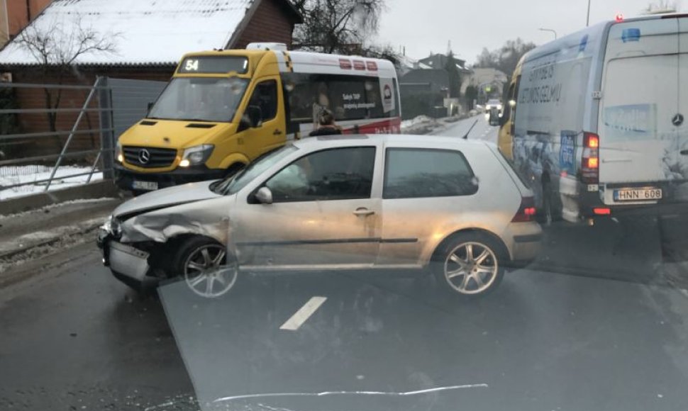 Avarija Kauno Verkių gatvėje