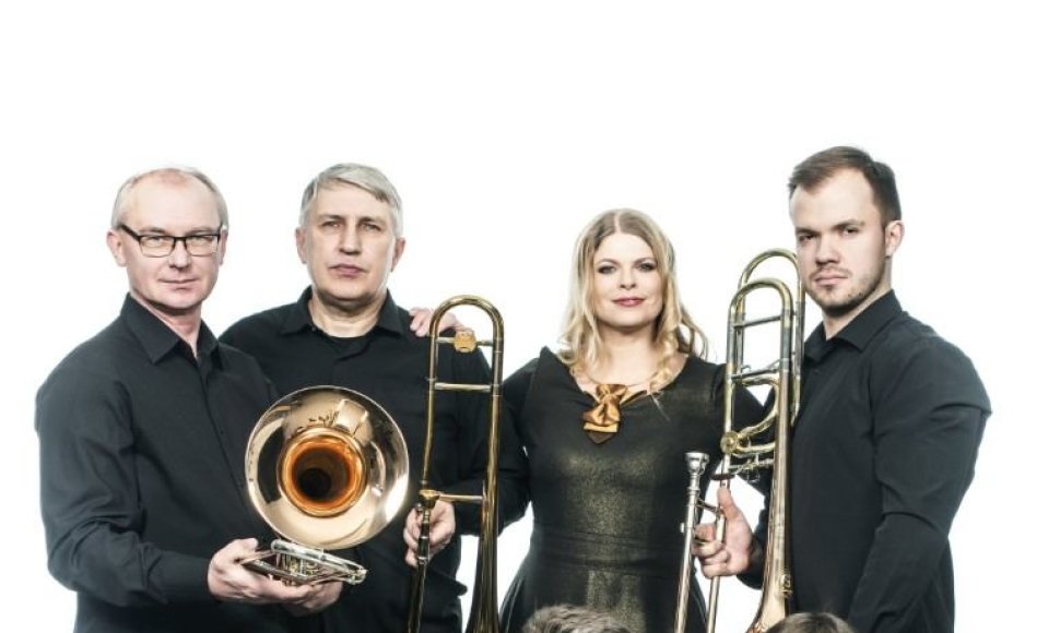 L.Sungailienė su trombonų ansambliu