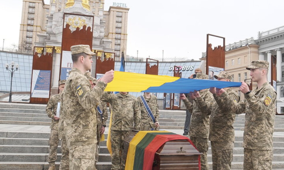 Atsisveikinimo su Ukrainoje mū&scaron;io lauke žuvusiu Tomu Valentėliu ceremonija Kyjive