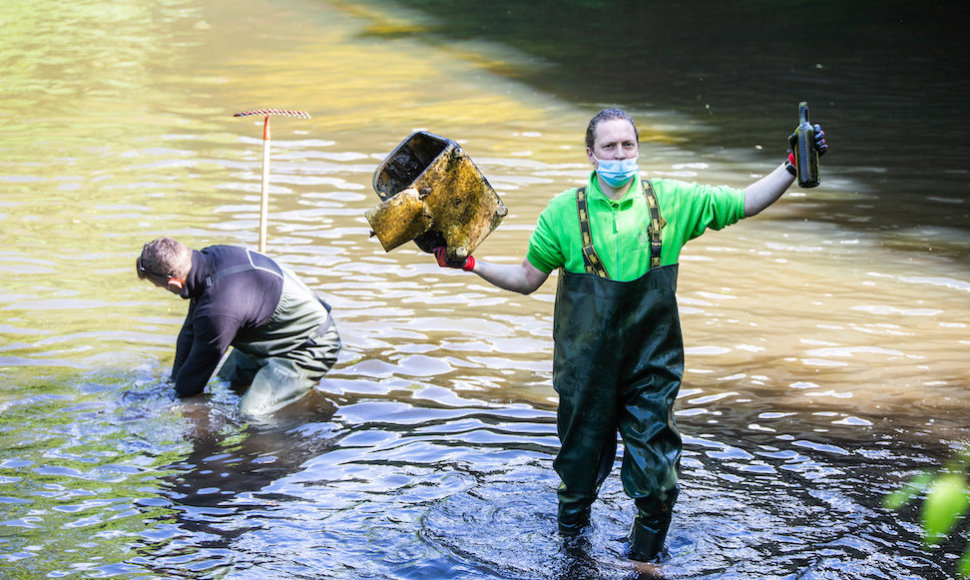 „River Cleanup“ upės švarinimas