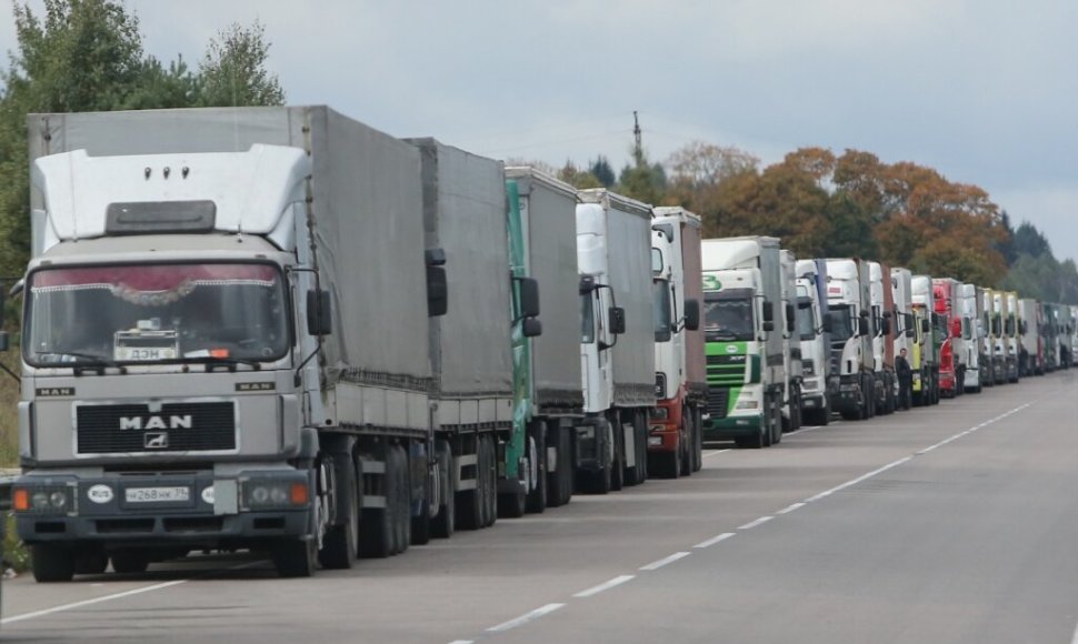 medininku pasienis muitine automobiliai eiles / 15min/Scanpix nuotr.