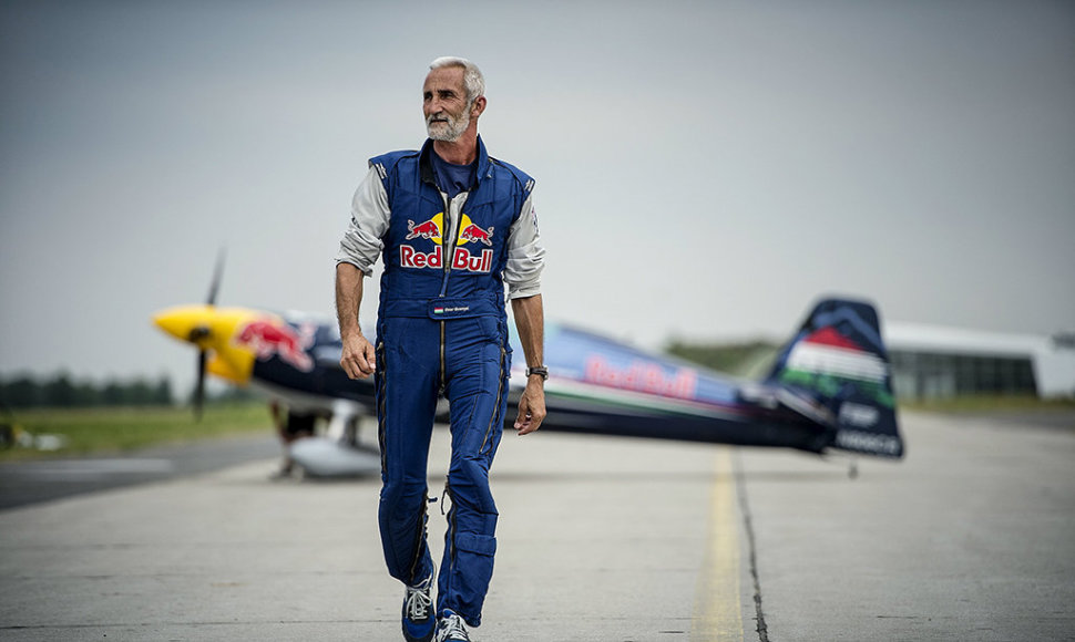 „Red Bull Air Race“ pilotas Peteris Besenyei