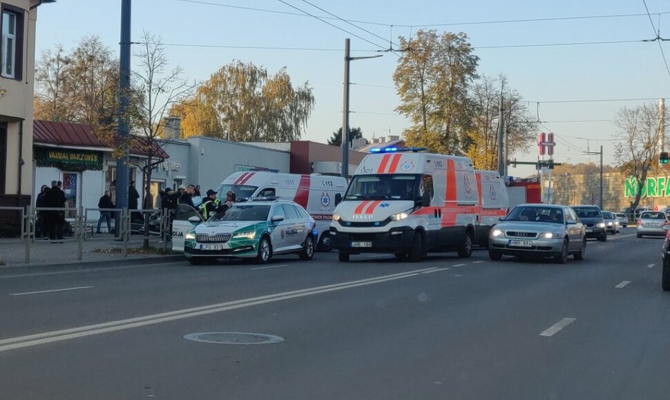 Mirtimi pasibaigusios avarijos vietoje