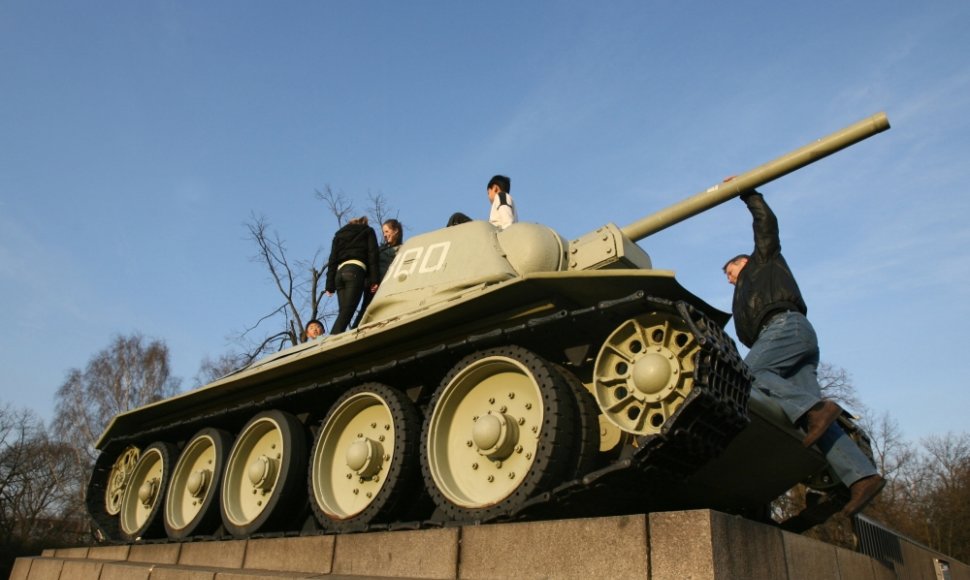 Sovietinis tankas Antrojo pasaulinio karo memoriale Berlyne