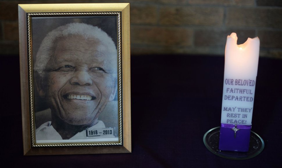 Pietų Afrikos Respublika gedi mirusio savo lyderio Nelsono Mandelos