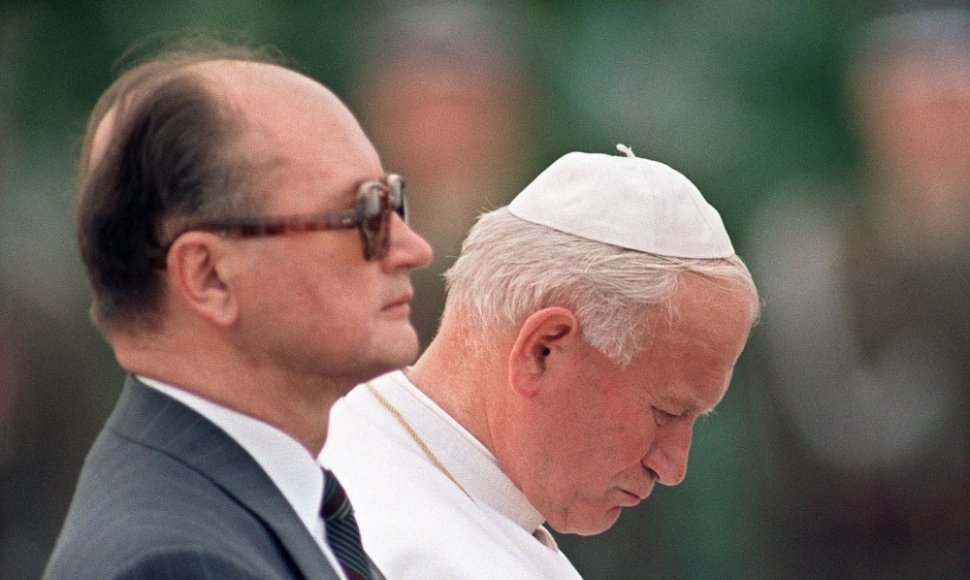 Wojciechas Jaruzelskis su popiežiumi Jonu Pauliumi II 1987-aisiais