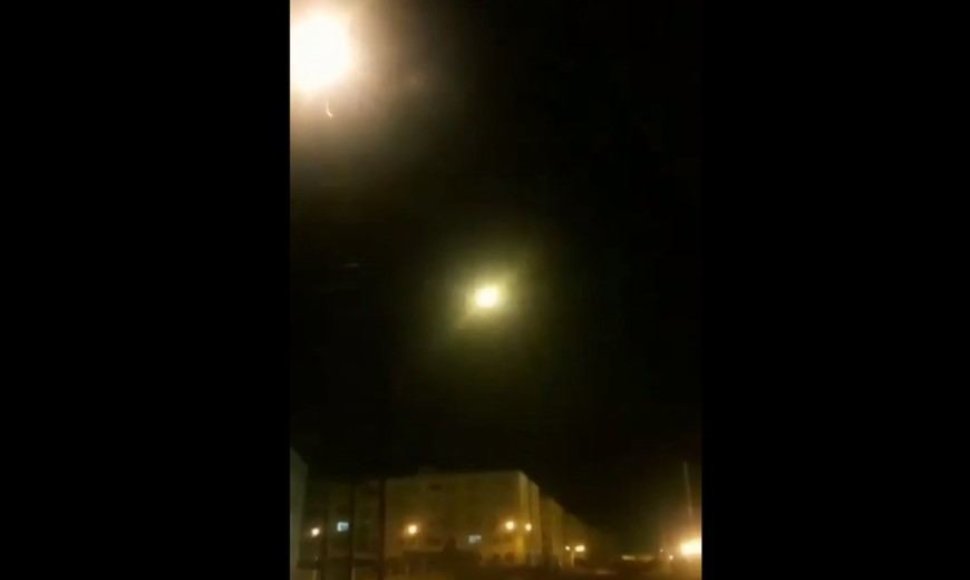 Vaizdo įraše galimai užfiksuotas Ukrainos lėktuvo numušimo momentas
