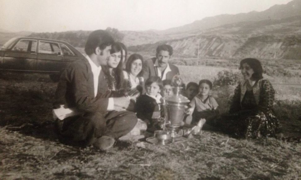 Alanas Chošnau vaikystėje su šeima Kurdistane