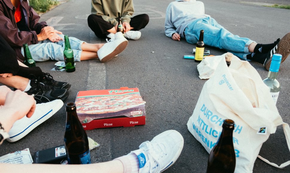 Paaugliai, vartoja alkoholį