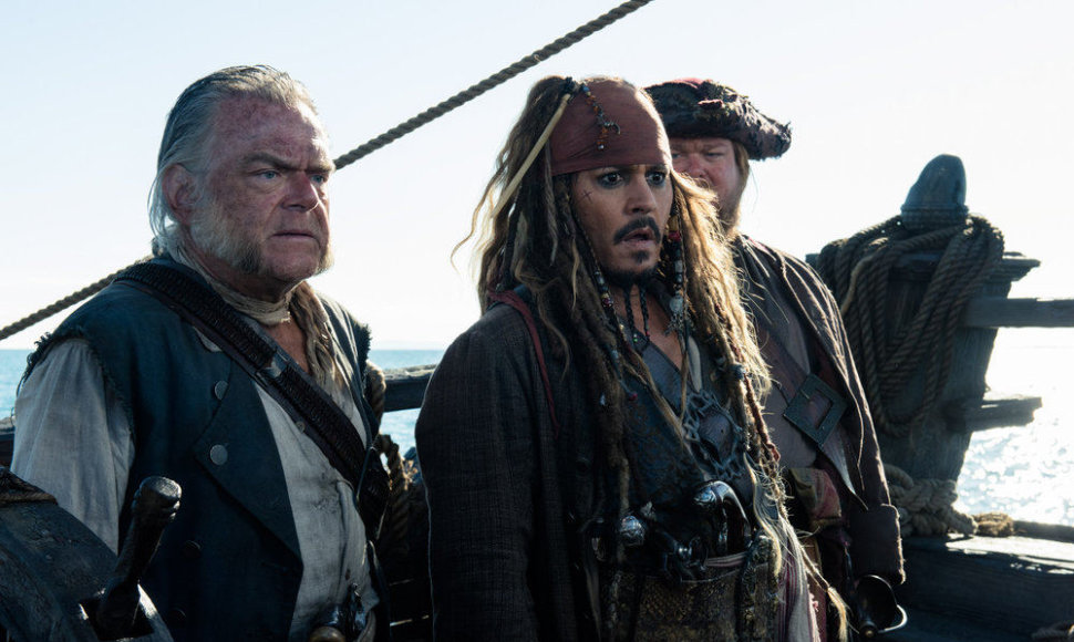 Kevinas McNally ir Johnny Deppas filme „Karibų piratai“