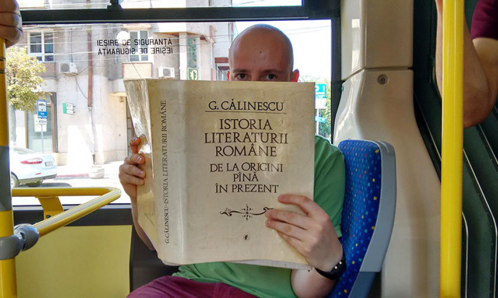 Skaitantys knygas rumunai viešuoju transportu važiuoja nemokamai
