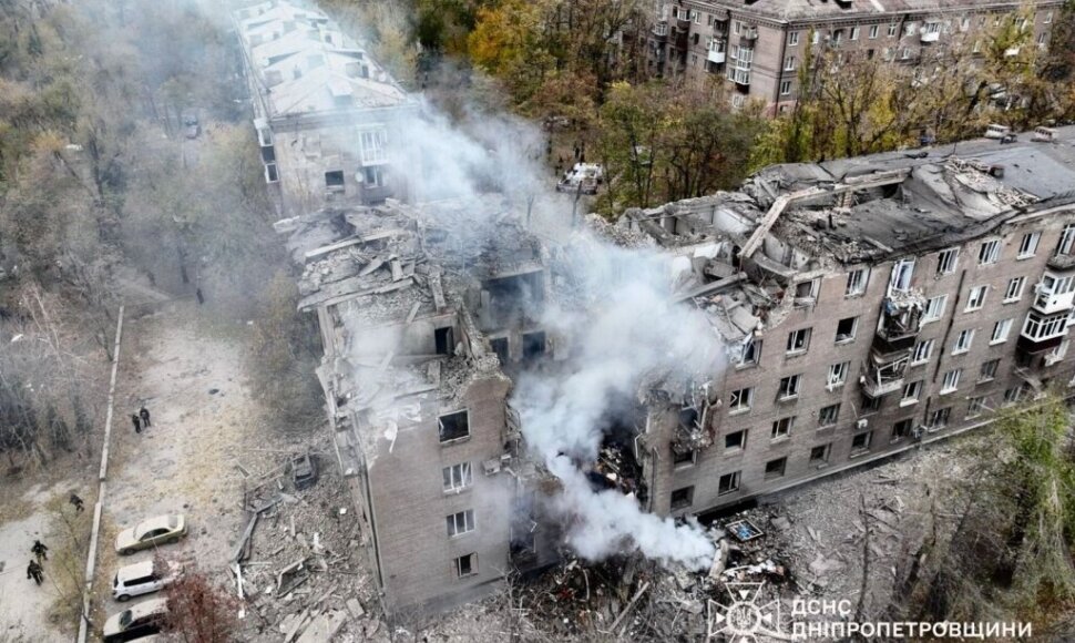 Rusų ataka Kryvyj Rihe. / STATE EMERGENCY SERVICE OF UKRAI / via REUTERS