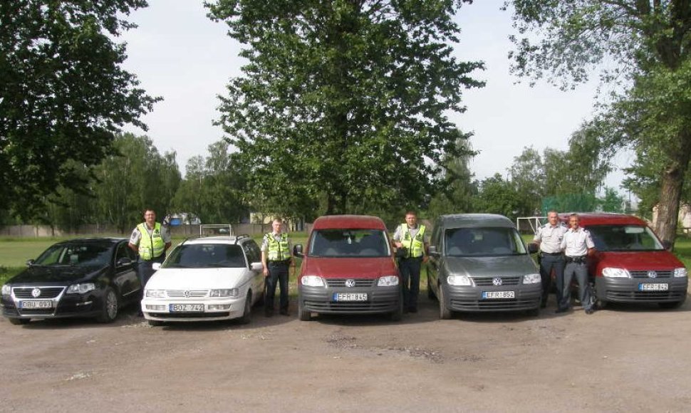 Nežymėti policijos automobiliai