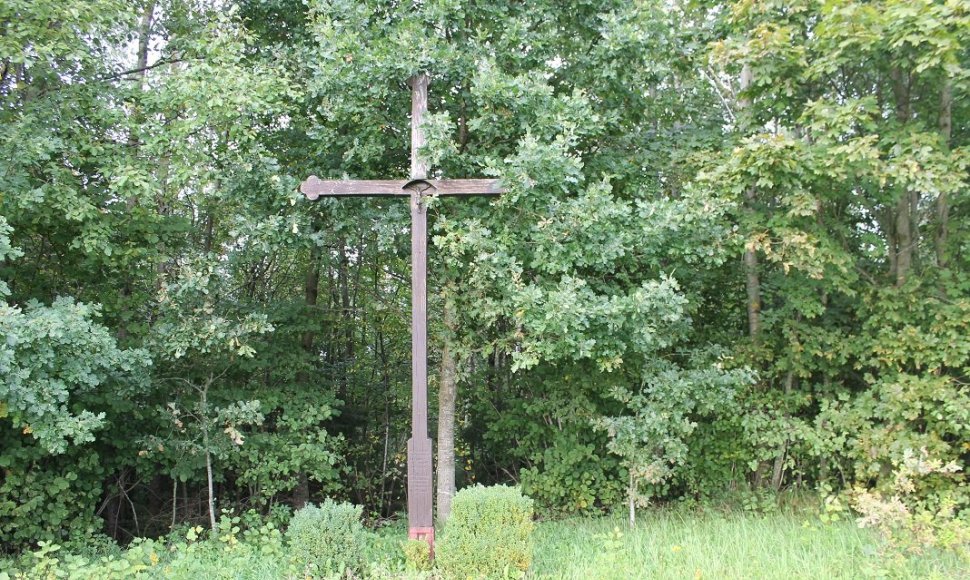 Eivydų partizanų kryžius Plungės rajone