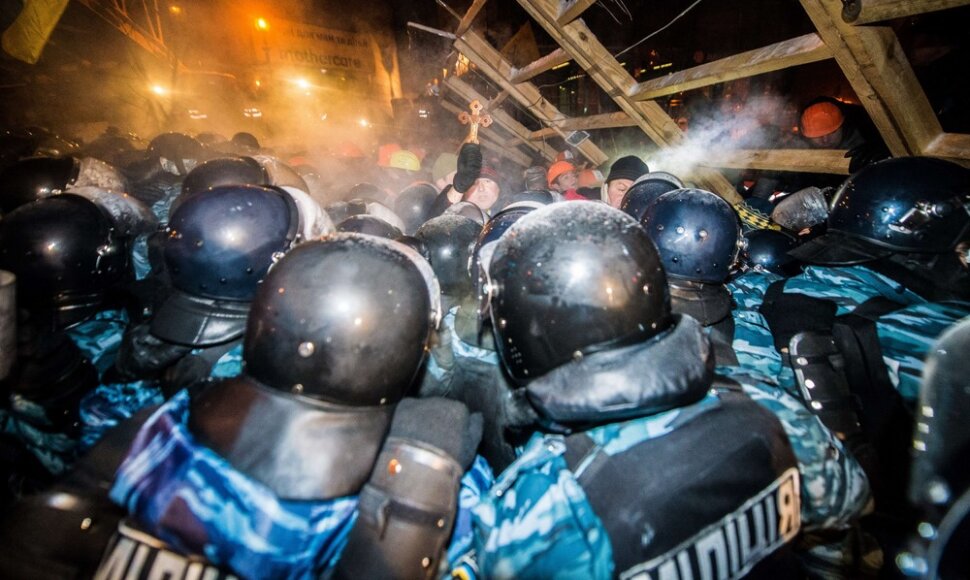 Kijeve protestuotojai susirėmė su Ukrainos milicija