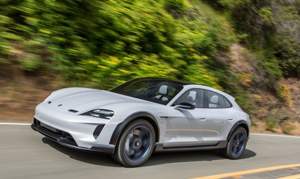 „Porsche Mission E Cross Turismo“ išriedės į gatves