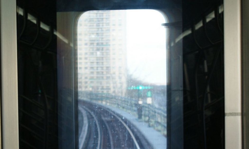 Vaizdas pro paskutinio traukinio vagono langą