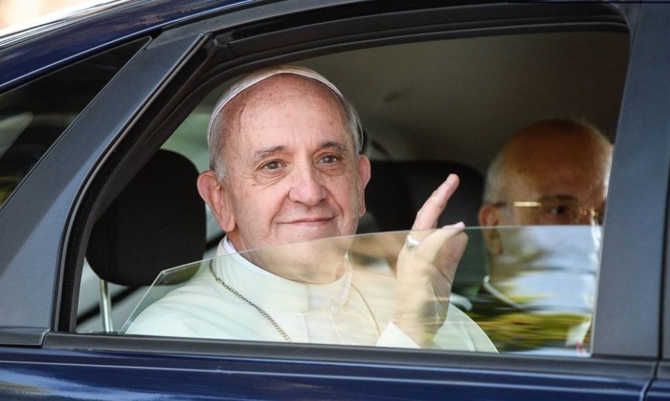 Popiežius Pranciškus renkasi kuklų automobilį.