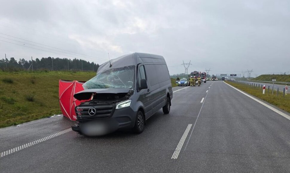Mikroautobusas su lietuviais Lenkijoje rėžėsi į vilkiką