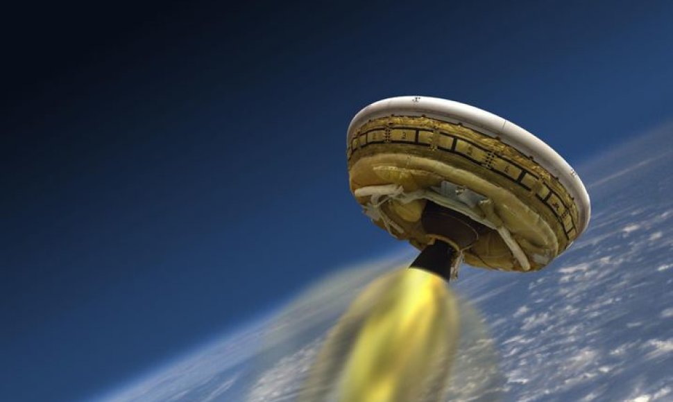 NASA sėkmingai išbandė „skraidančią lėkštę“, kuri galėtų nutūpti Marso planetoje