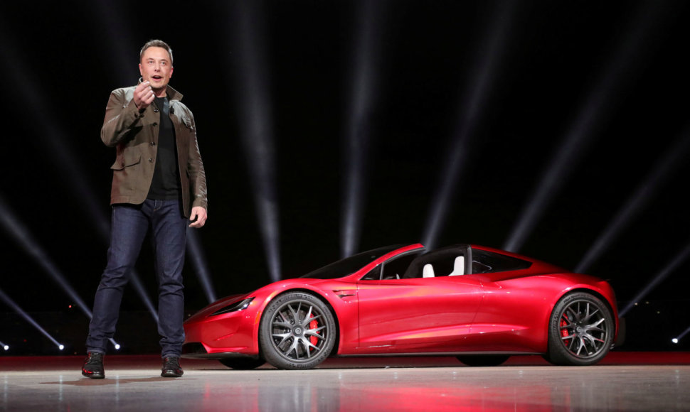 Elonas Muskas, „Tesla Motors“ vadovas, savo vyšninį „Tesla Roadster“ paleis į kosmosą