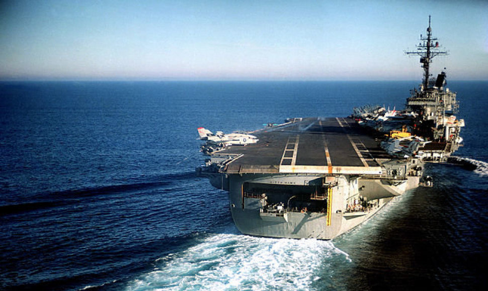 „USS Kitty Hawk“