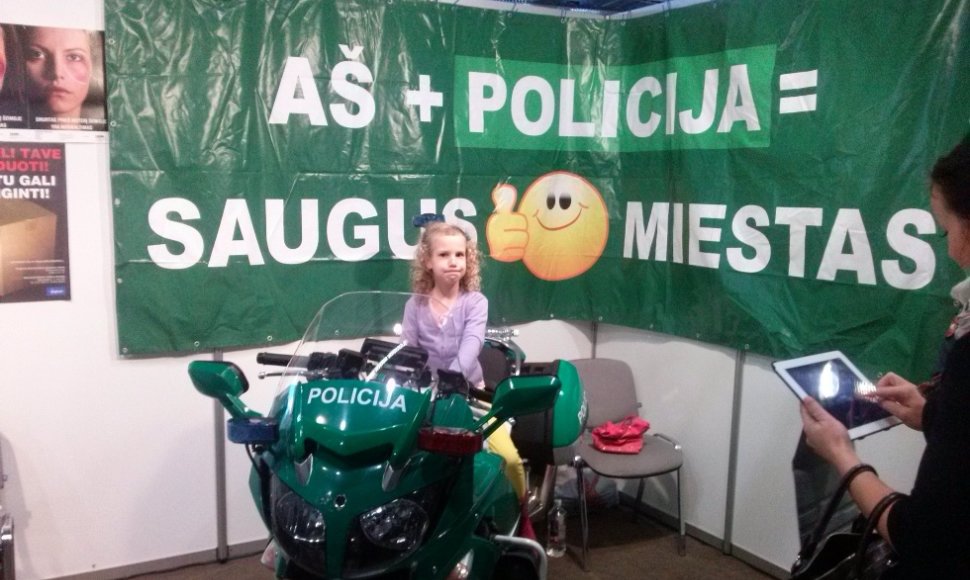 Parodoje „Moters pasaulis 2013“ Kauno apskrities policija ragina nesmurtauti