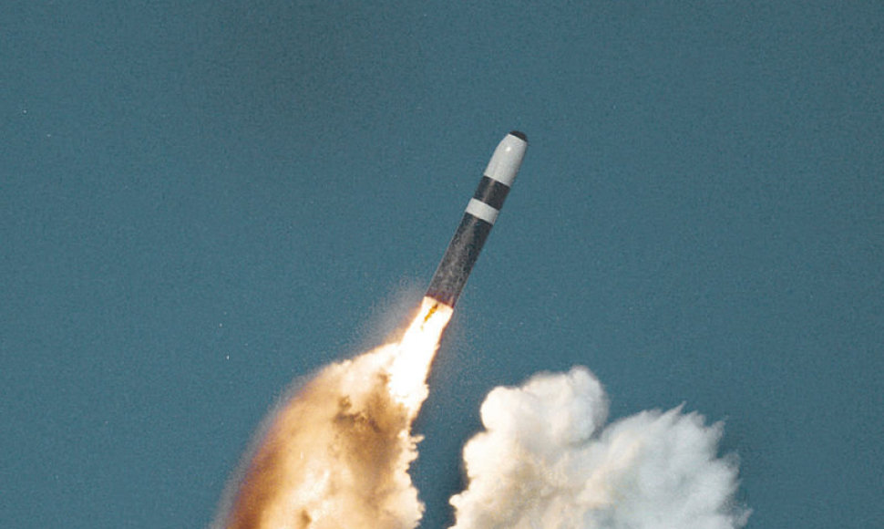 Branduolinės raketos „Trident II“ startas iš povandeninio laivo