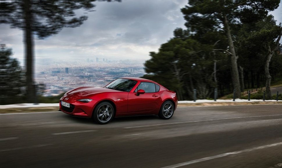 Rodsteris „Mazda MX-5 RF“ laimėjo prestižinį dizaino apdovanojimą „Red Dot“